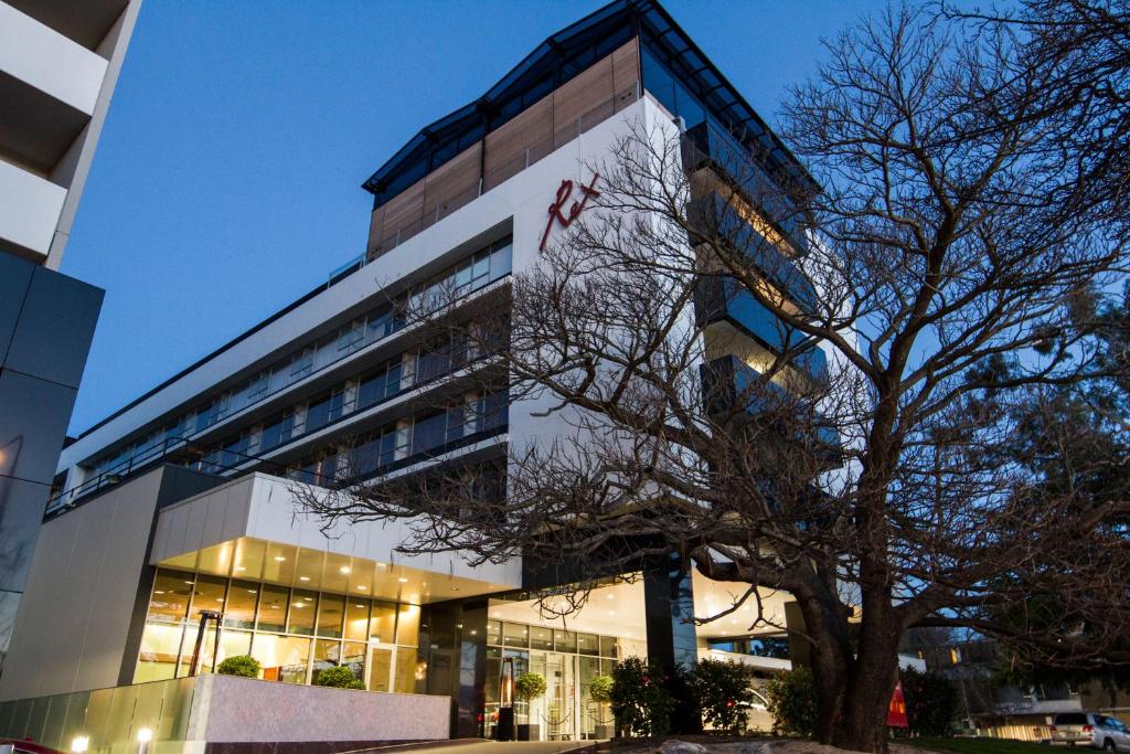 Canberra Rex Hotel Review: Accommodations And Amenities
